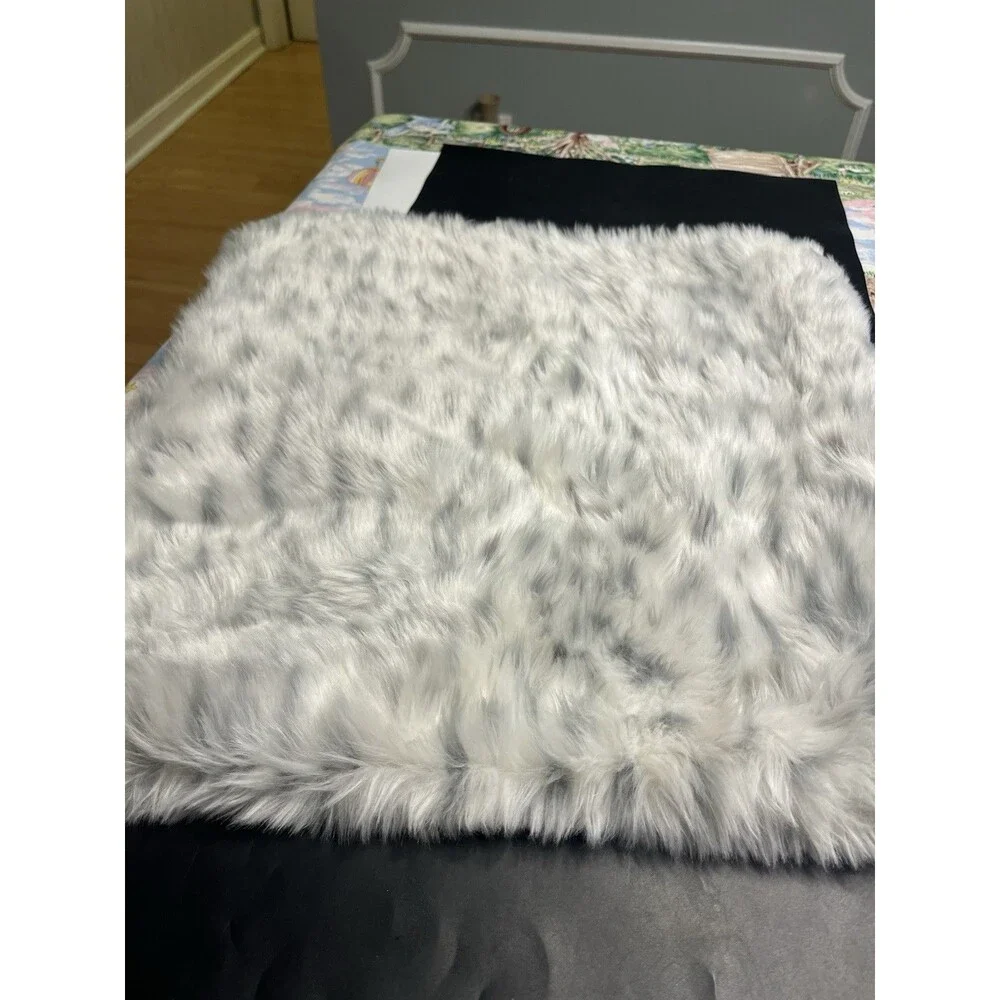 Pottery Barn White Gray Snow Leopard Faux Fur Pillow Cover 18x18”